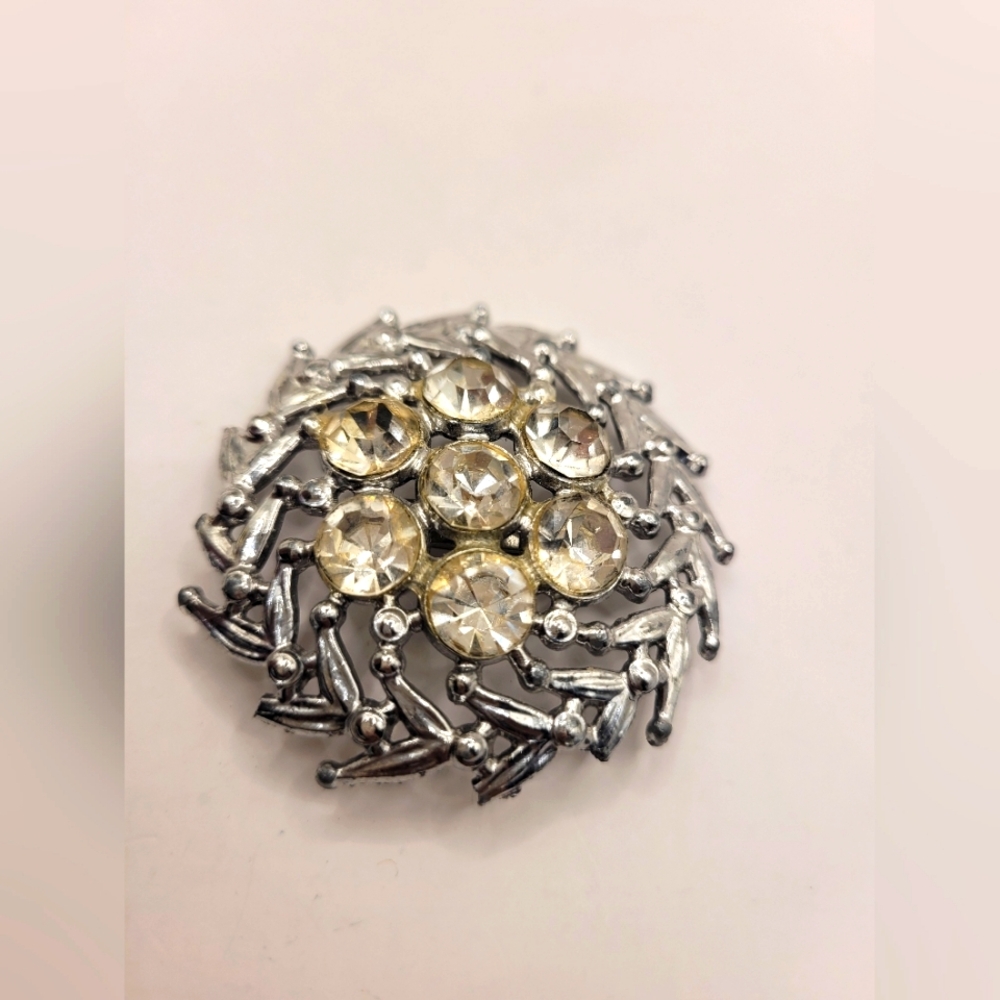 Vintage Lacy Silvertone Leaf Rimmed Round Rhinestone Brooch Pin